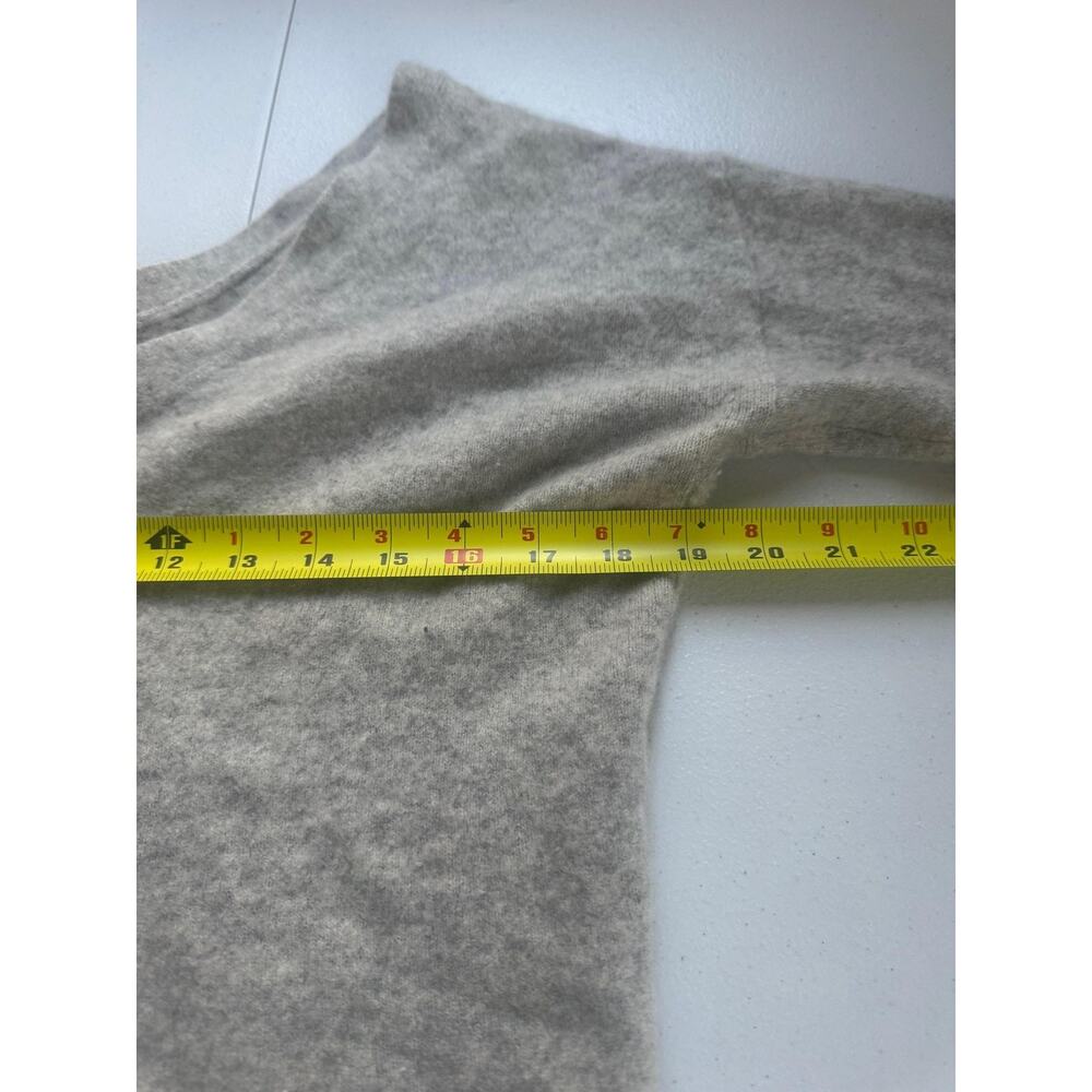 27 Miles Sweater Womens Medium Gray V Neck Fuzzy Knit Pullover Cozy Casual - Picture 6 of 12